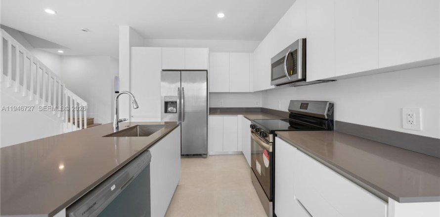 Townhouse in Florida City, Florida 3 bedrooms, 144.74 sq.m. № 2003741