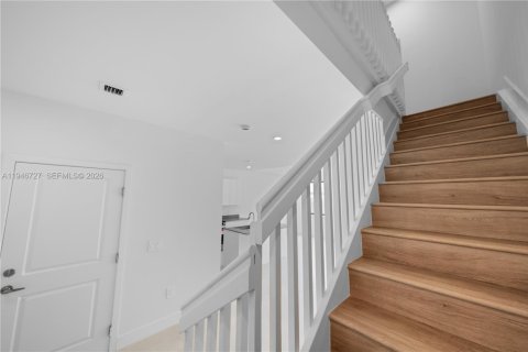 Townhouse in Florida City, Florida 3 bedrooms, 144.74 sq.m. № 2003741 - photo 14