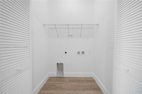 Townhouse in Florida City, Florida 3 bedrooms, 144.74 sq.m. № 2003741 - photo 15