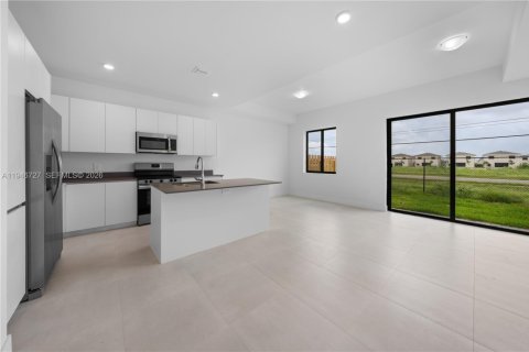 Townhouse in Florida City, Florida 3 bedrooms, 144.74 sq.m. № 2003741 - photo 6