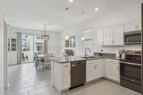 Touwnhouse à vendre à Kissimmee, Floride: 3 chambres, 166.95 m2 № 2204680 - photo 12