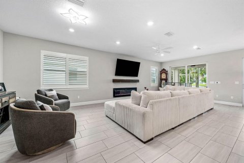 House in Port St. Lucie, Florida 3 bedrooms, 211.45 sq.m. № 2392388 - photo 7