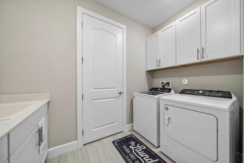 House in Port St. Lucie, Florida 3 bedrooms, 211.45 sq.m. № 2392388 - photo 22