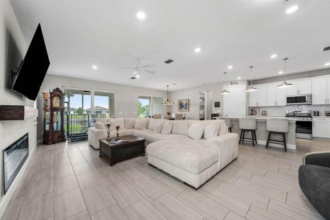 House in Port St. Lucie, Florida 3 bedrooms, 211.45 sq.m. № 2392388