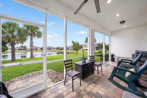 House in Port St. Lucie, Florida 3 bedrooms, 211.45 sq.m. № 2392388 - photo 24