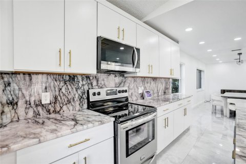 Villa ou maison à vendre à Coral Springs, Floride: 3 chambres, 178 m2 № 2012082 - photo 11