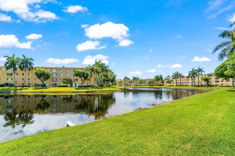 Condo in Boynton Beach, Florida, 3 bedrooms № 2187913 - photo 11