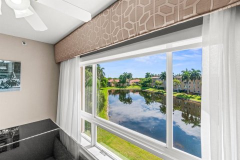 Condo in Boynton Beach, Florida, 3 bedrooms № 2187913 - photo 7