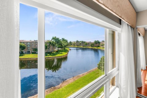 Condo in Boynton Beach, Florida, 3 bedrooms № 2187913 - photo 8