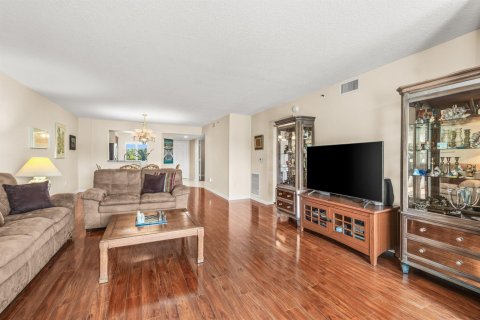 Condo in Boynton Beach, Florida, 3 bedrooms № 2187913 - photo 14