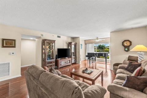 Condo in Boynton Beach, Florida, 3 bedrooms № 2187913