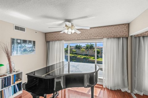 Condo in Boynton Beach, Florida, 3 bedrooms № 2187913 - photo 2