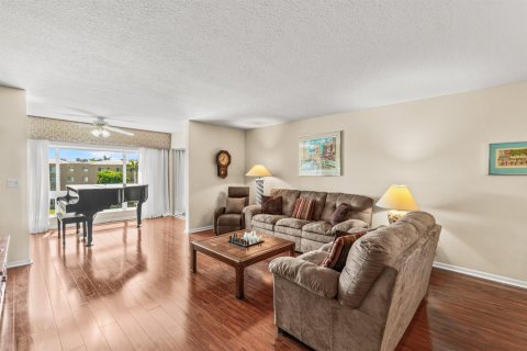 Condo in Boynton Beach, Florida, 3 bedrooms № 2187913 - photo 4