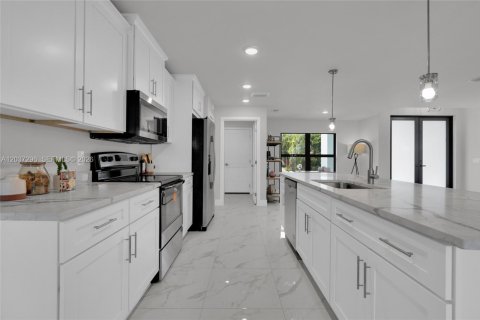 House in Lehigh Acres, Florida 3 bedrooms, 186.92 sq.m. № 2177680 - photo 29