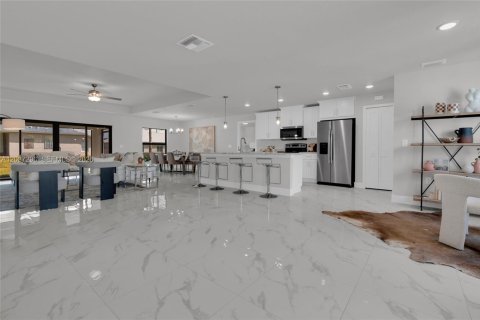 House in Lehigh Acres, Florida 3 bedrooms, 186.92 sq.m. № 2177680 - photo 22