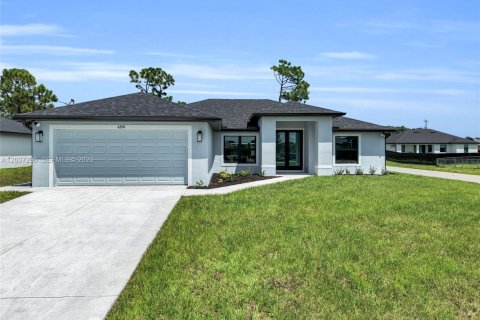 House in Lehigh Acres, Florida 3 bedrooms, 186.92 sq.m. № 2177680 - photo 20