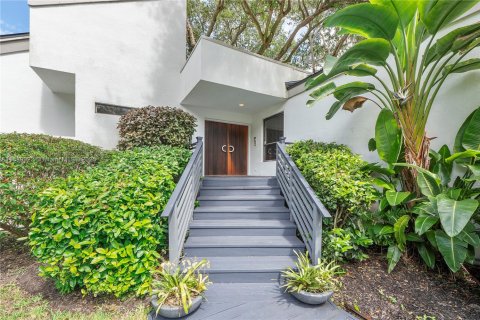 Villa ou maison à vendre à Palmetto Bay, Floride: 4 chambres, 301.75 m2 № 1947341 - photo 13