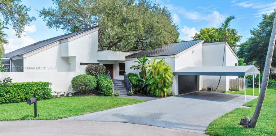 Villa ou maison à Palmetto Bay, Floride 4 chambres, 301.75 m2 № 1947341