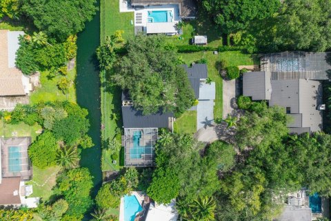 Villa ou maison à vendre à Palmetto Bay, Floride: 4 chambres, 301.75 m2 № 1947341 - photo 2
