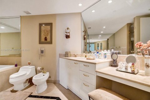 Снять в аренду кондоминиум в Авентура, Флорида 2 спальни, 222.97м2, № 2002050 - фото 24