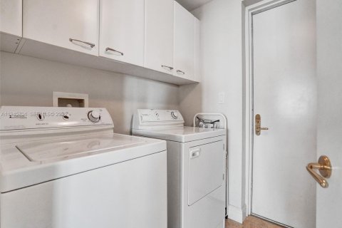 Снять в аренду кондоминиум в Авентура, Флорида 2 спальни, 222.97м2, № 2002050 - фото 27