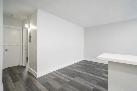 Снять в аренду квартиру в Саут-Майами, Флорида 1 спальня, 67.35м2, № 2006125 - фото 7