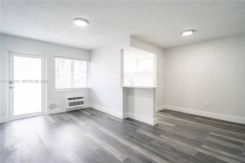 Снять в аренду квартиру в Саут-Майами, Флорида 1 спальня, 67.35м2, № 2006125 - фото 3