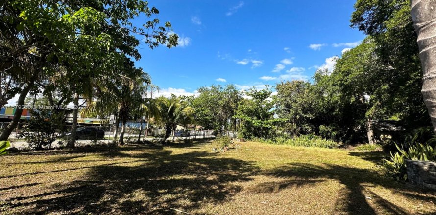 Коммерческая недвижимость в Майами, Флорида № 1182730