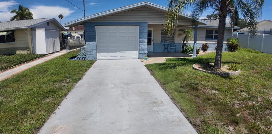 House in Hudson, Florida 2 bedrooms, 82.96 sq.m. № 1827851