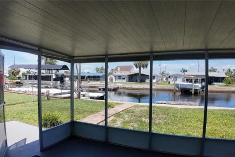 House in Hudson, Florida 2 bedrooms, 82.96 sq.m. № 1827851 - photo 4