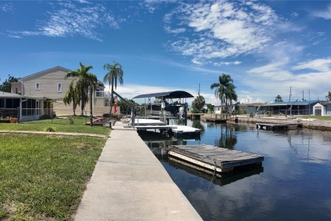 House in Hudson, Florida 2 bedrooms, 82.96 sq.m. № 1827851 - photo 19