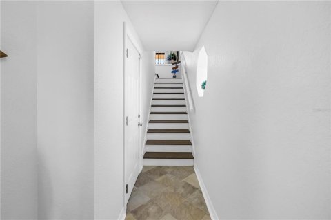 Townhouse in Treasure Island, Florida 3 bedrooms, 197.88 sq.m. № 1634731 - photo 4