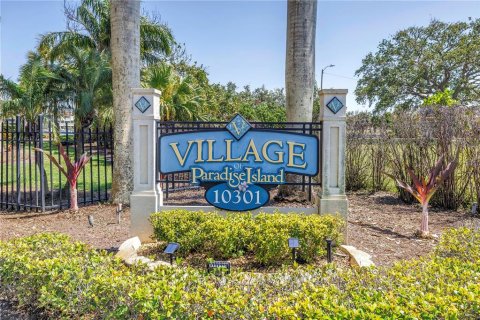 Townhouse in Treasure Island, Florida 3 bedrooms, 197.88 sq.m. № 1634731 - photo 2