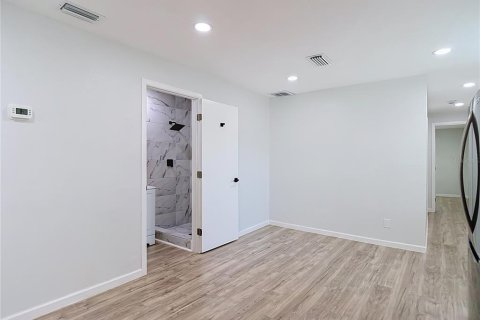 House in Tampa, Florida 2 bedrooms, 77.29 sq.m. № 2199946 - photo 20