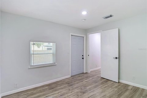 House in Tampa, Florida 2 bedrooms, 77.29 sq.m. № 2199946 - photo 30