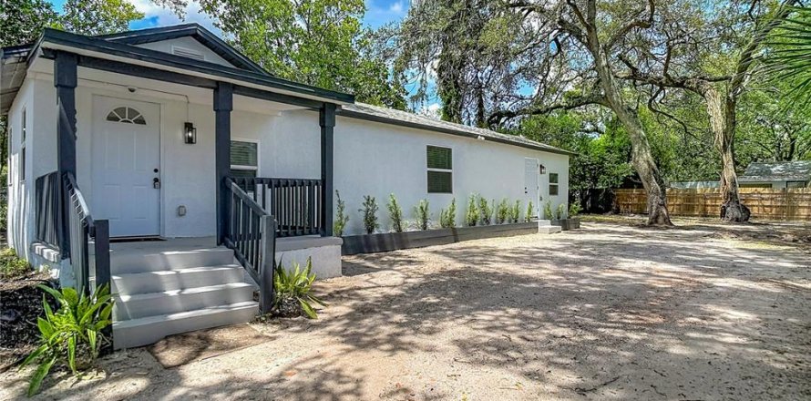 House in Tampa, Florida 2 bedrooms, 77.29 sq.m. № 2199946