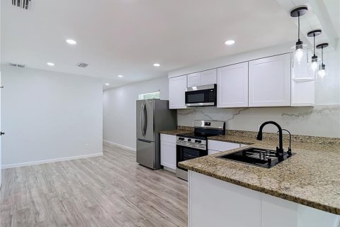 House in Tampa, Florida 2 bedrooms, 77.29 sq.m. № 2199946 - photo 13