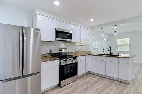 House in Tampa, Florida 2 bedrooms, 77.29 sq.m. № 2199946 - photo 17