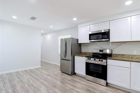 House in Tampa, Florida 2 bedrooms, 77.29 sq.m. № 2199946 - photo 14