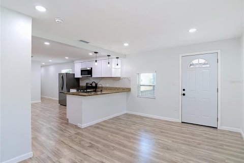 House in Tampa, Florida 2 bedrooms, 77.29 sq.m. № 2199946 - photo 10