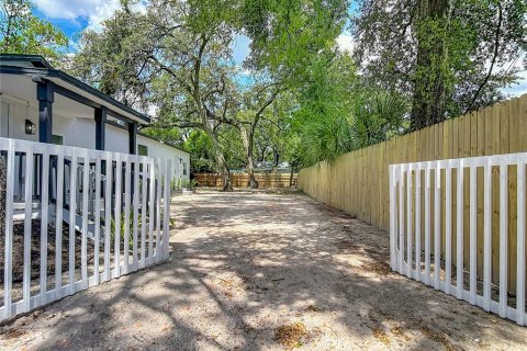 House in Tampa, Florida 2 bedrooms, 77.29 sq.m. № 2199946 - photo 4