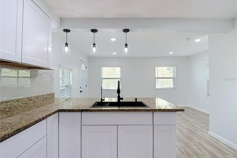 House in Tampa, Florida 2 bedrooms, 77.29 sq.m. № 2199946 - photo 16