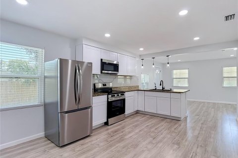 House in Tampa, Florida 2 bedrooms, 77.29 sq.m. № 2199946 - photo 18