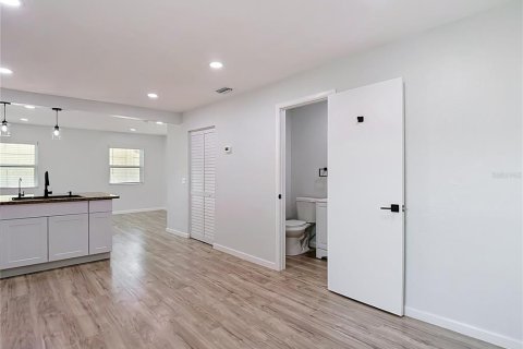House in Tampa, Florida 2 bedrooms, 77.29 sq.m. № 2199946 - photo 19