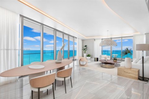 Condo in Sunny Isles Beach, Florida, 4 bedrooms  № 1861467 - photo 1