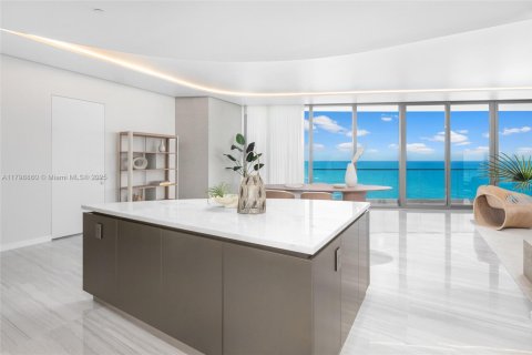 Condo in Sunny Isles Beach, Florida, 4 bedrooms  № 1861467 - photo 4
