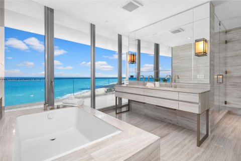 Condo in Sunny Isles Beach, Florida, 4 bedrooms  № 1861467 - photo 13