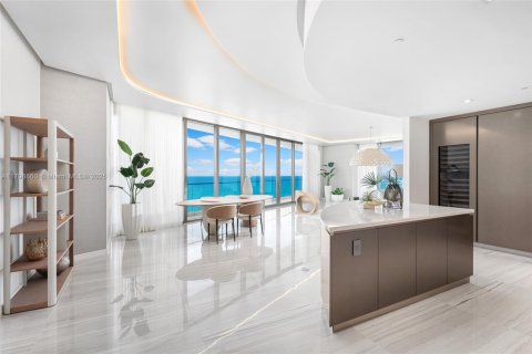 Condo in Sunny Isles Beach, Florida, 4 bedrooms  № 1861467 - photo 3