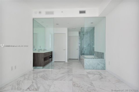 Condo in Miami, Florida, 2 bedrooms  № 1753220 - photo 13