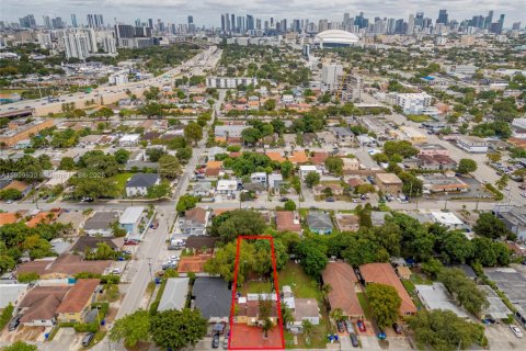 Commercial property in Miami, Florida 204.94 sq.m. № 1965344 - photo 20